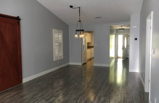 116 W Middlebury Lane SW