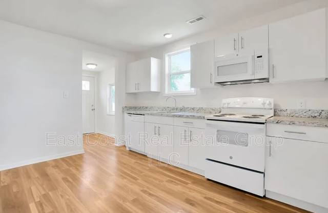 Photo of 15729 Fenton Ave