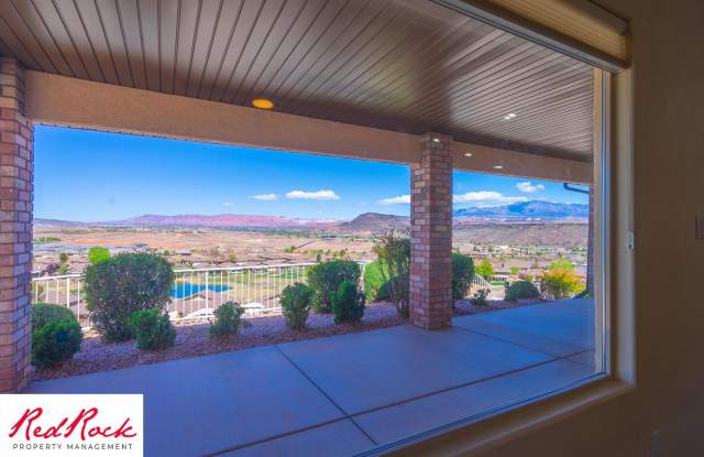 Beautiful St. George Home in Golf Course Community with Amazing Views