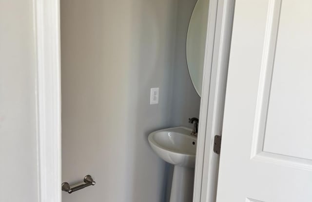 5826 OAKDALE VILLAGE Road