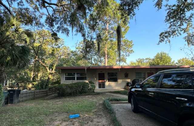 Photo of 717 Edgewood Street Duplex