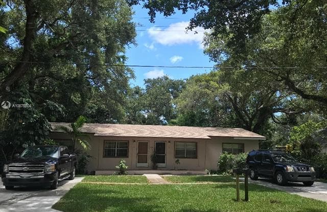 11801 NE 11th Pl - 11801 Northeast 11th Place, Biscayne Park, FL 33161