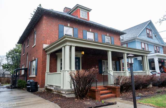 1347 Union Street