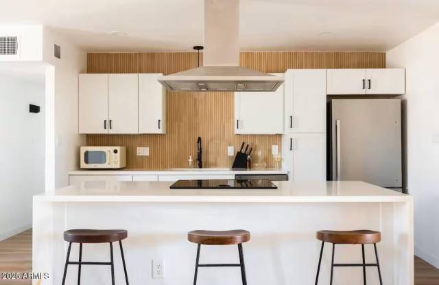 8447 E VERNON Avenue