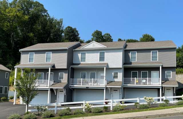 Photo of Beautiful 3BR/2.5 Bath Townouse with 2 Car Garage