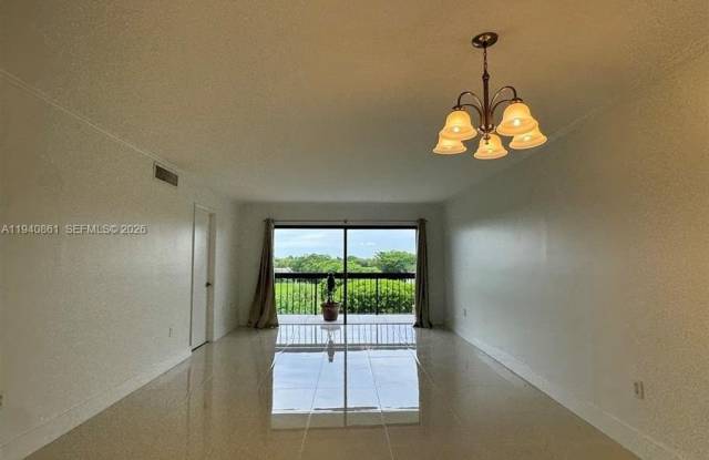 10317 NW 9 ST CIRCLE