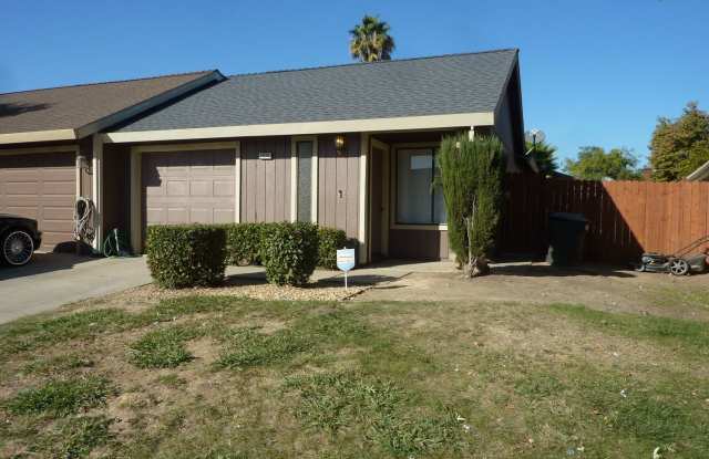 Photo of 2 Bedroom Duplex for Rent with Garage