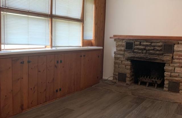 STUDENTS WELCOME! Cozy 1-Bedroom Bungalow w/ Garden and Detached Studio