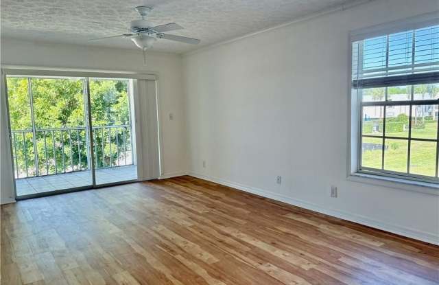 802 SE Central Parkway unit: 14