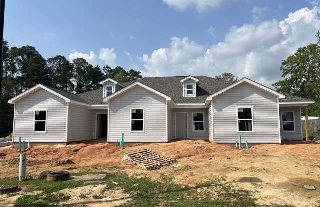 13585 Laurel Oaks Ln