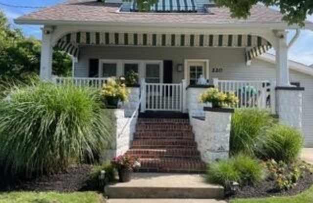 Photo of 220 13th Avenue