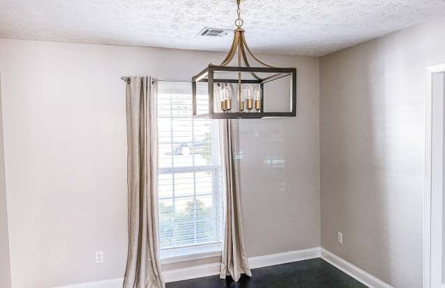 122 LIVINGSTON Circle