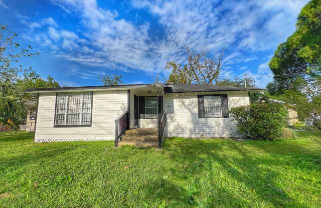 Photo of 1405 Claudia Spencer Street