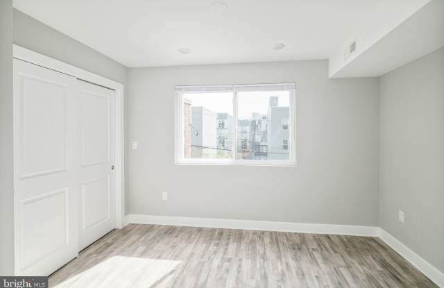 1443 N 8TH Street unit: 4