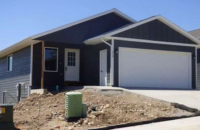 5 BED | 2 BATH | DOUBLE GARAGE | RAPID VALLEY