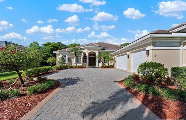 511 SW Squire Johns Lane