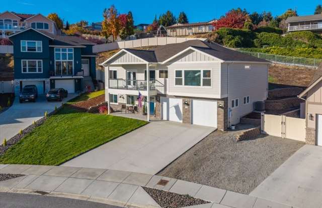 Beautiful 3+ bed, 3 bath home with 4 car garage, VIEWS, chef's kitchen and much more!
