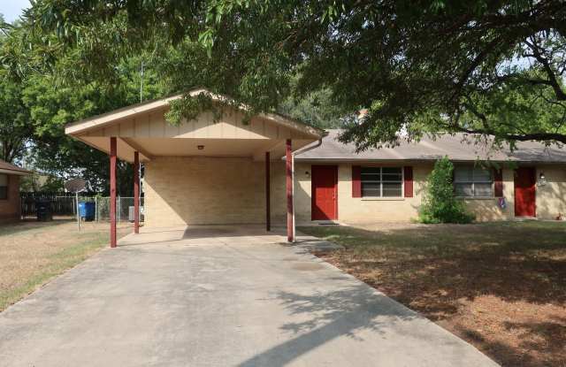 2/1 Near Gruene/ Fireplace / Fridge Included / No Carpet / Fenced in Yard / CISD photos photos