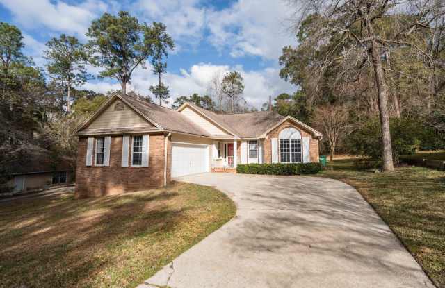 3 bd / 2 ba in Popular Killearn Lakes