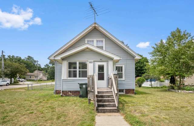 1621 Main St - Cedar Falls