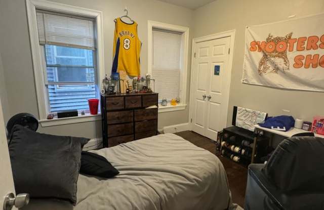 Great 4 bedroom w/ 2 full bathrooms - Northeastern