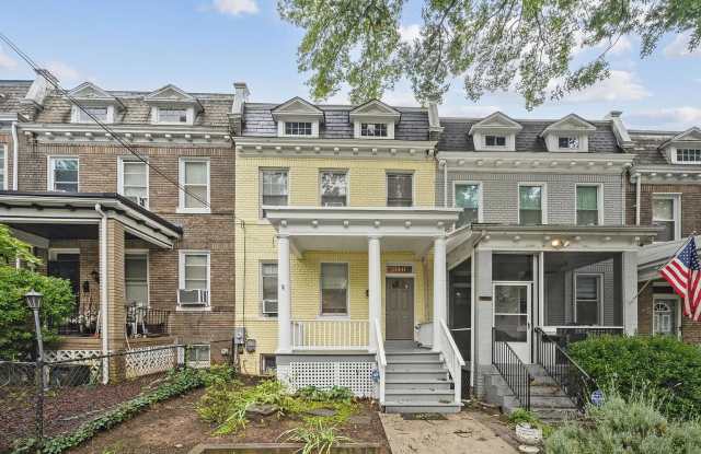 Photo of 310 Taylor St NW