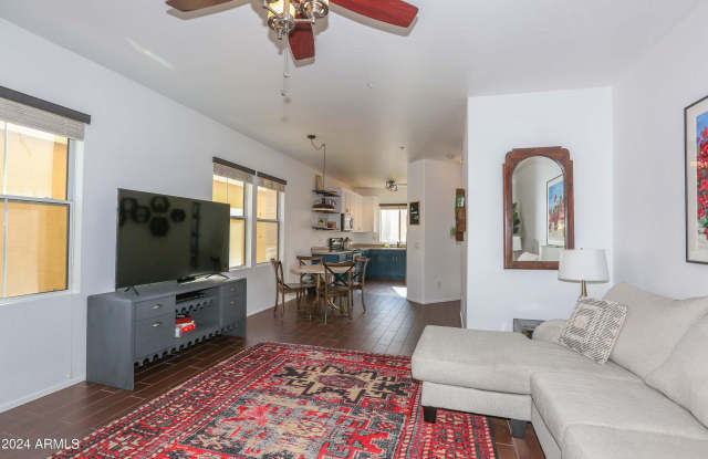 158 W Campbell Court