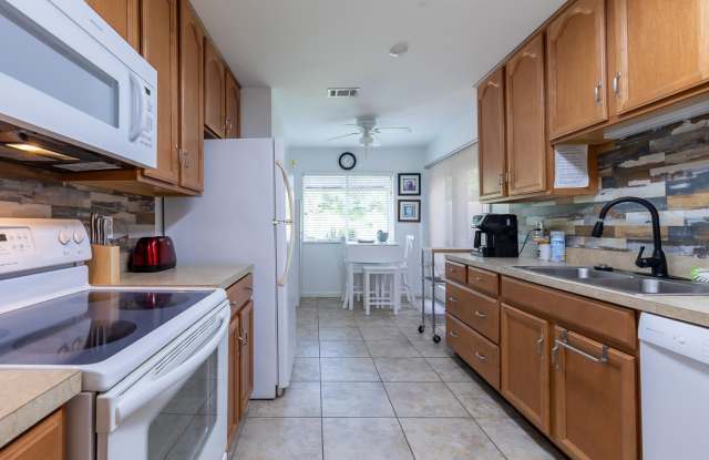 3303 SE Sandpiper Circle