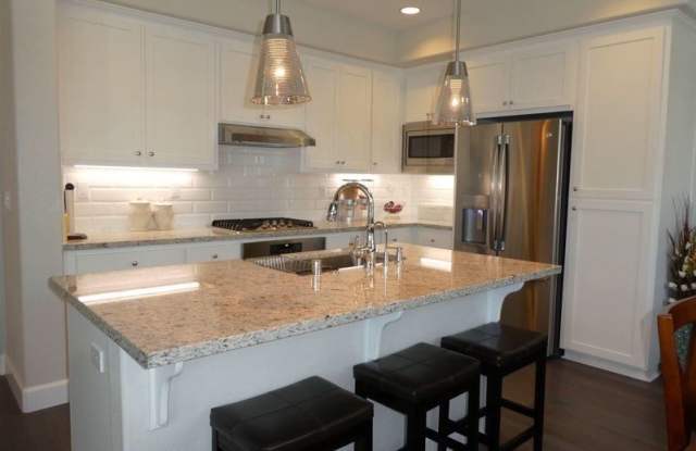 3502 Serra Cir