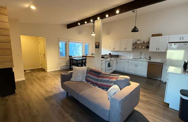 2 Bedroom Updated Ranch Condo w/Vaulted Ceilings and 1 Car Garage!