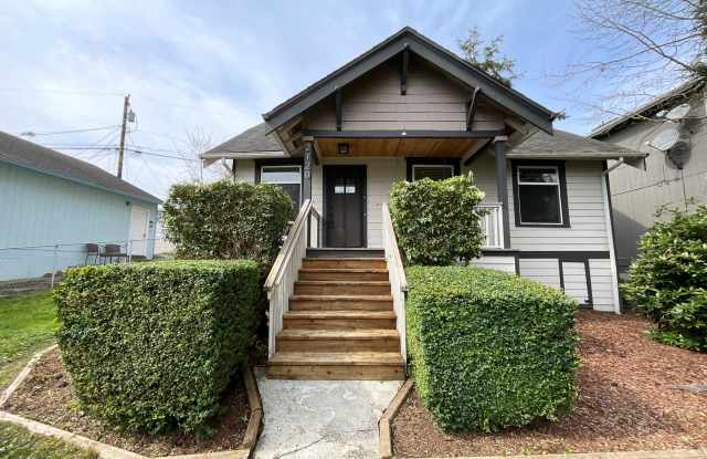 3 Bedroom Home with Beautiful Upgrades in Everett