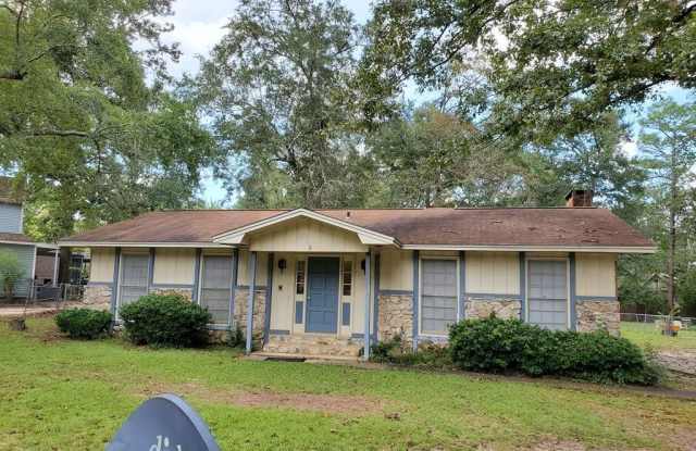 1011 Northfield  Circle