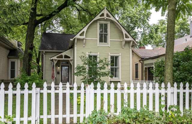 1319 E 10th Street