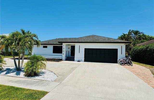 1306 Bayport AVE