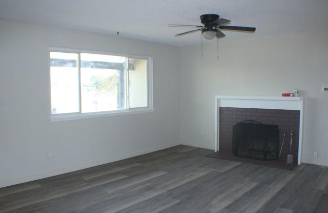 Beautiful Rental with Fireplace, Granite Counters  Relaxing Backyard