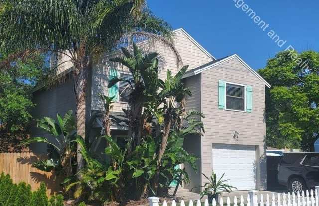 Photo of 916 PENMAN Road