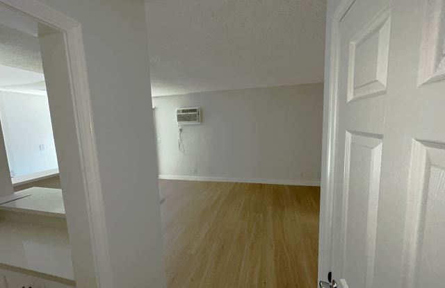 239 South Manhattan Place