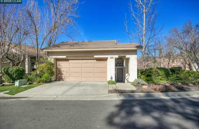 Photo of 5070 E Lakeshore Drive