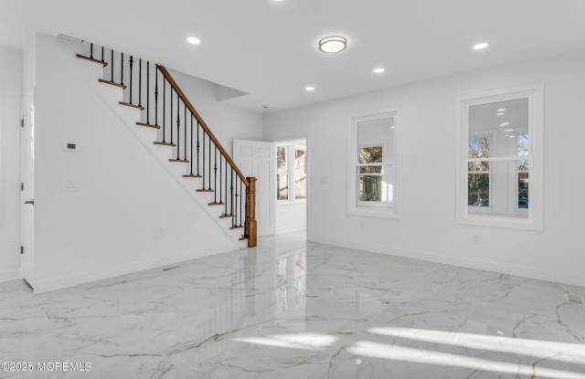 253 S Pearl Street S unit: B