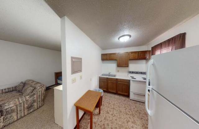 1100 East Broadway Avenue