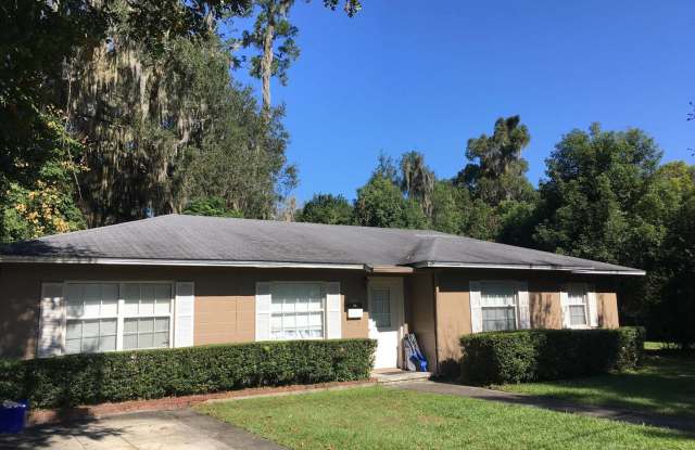 Charming 4 Bedroom, 2 Bathroom House