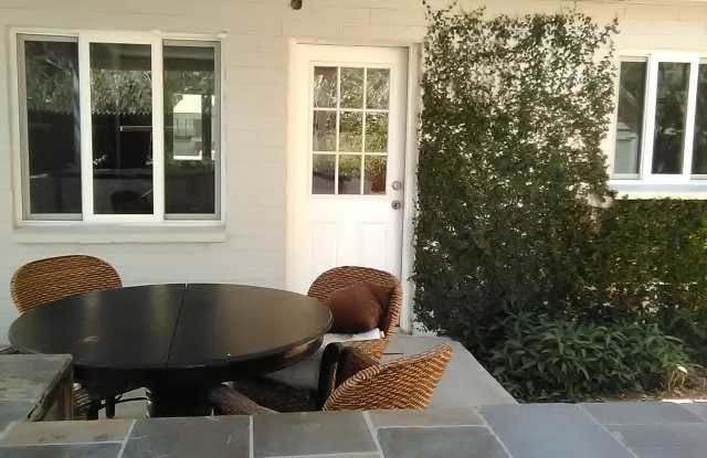 4434 East Roma Avenue