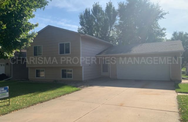 2509 South Groveland Avenue - 2509 South Groveland Avenue, Sioux Falls, SD 57110