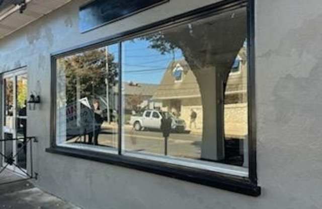 146 W STATE ST RIGHT SIDE