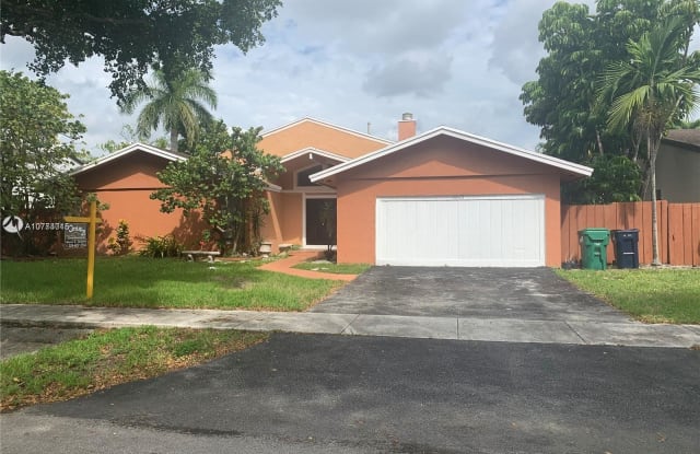 14505 SW 57th Ter - 14505 SW 57th Ter, Kendale Lakes, FL 33183