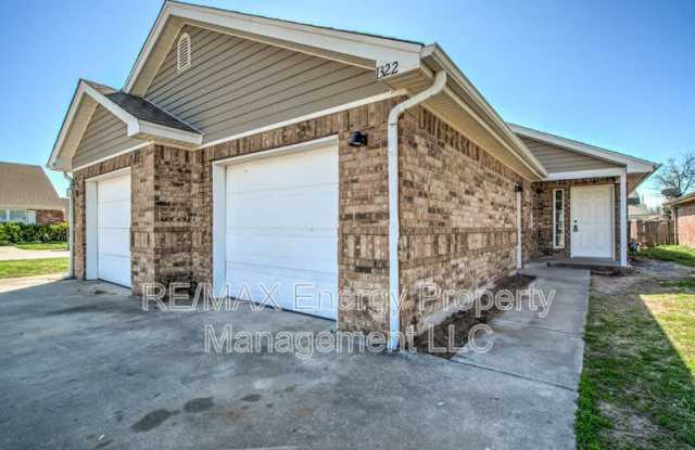 1324 Commerce Dr photos photos