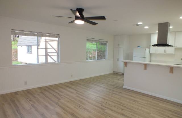 2/1 1200 sf Rescue retreat - water included!