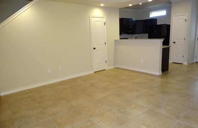 7006 Lakeview Dr. #102, San Antonio, TX. 78244