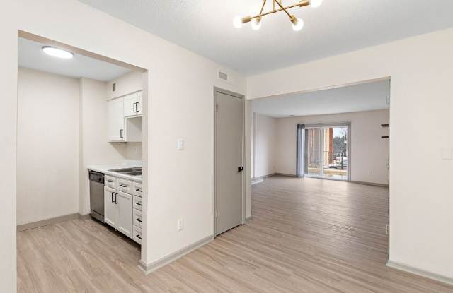 Oval Spring Apartments