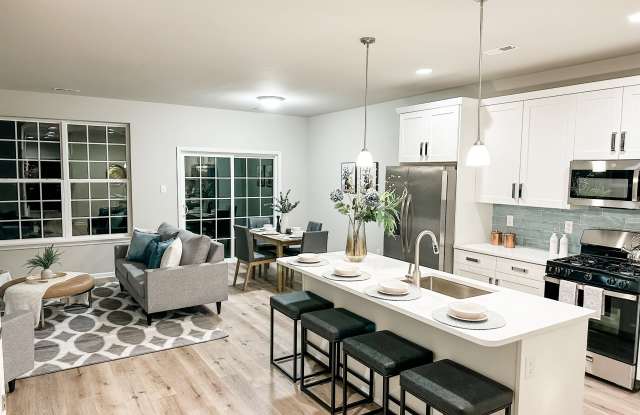 385 Tuckahoe Road - 960